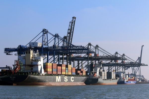 Panamanian‑flagged oil tanker struck by projectile near Strait of Hormuz