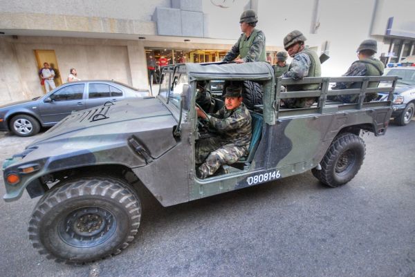 墨軍在米卻肯州交火擊斃5名武裝分子 無傷亡
