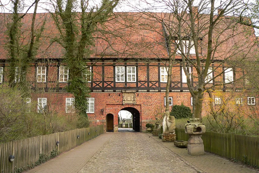 Ahlden House