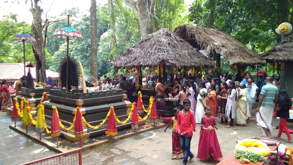 Oorali Appooppan Kavu