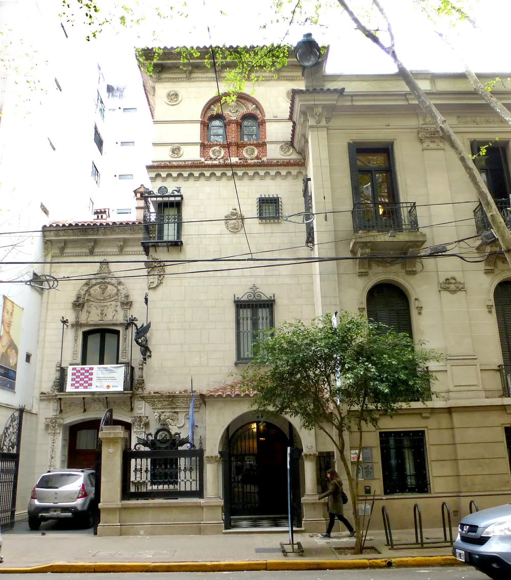 Evita Museum - Eva Perón National Institute of Historical Research