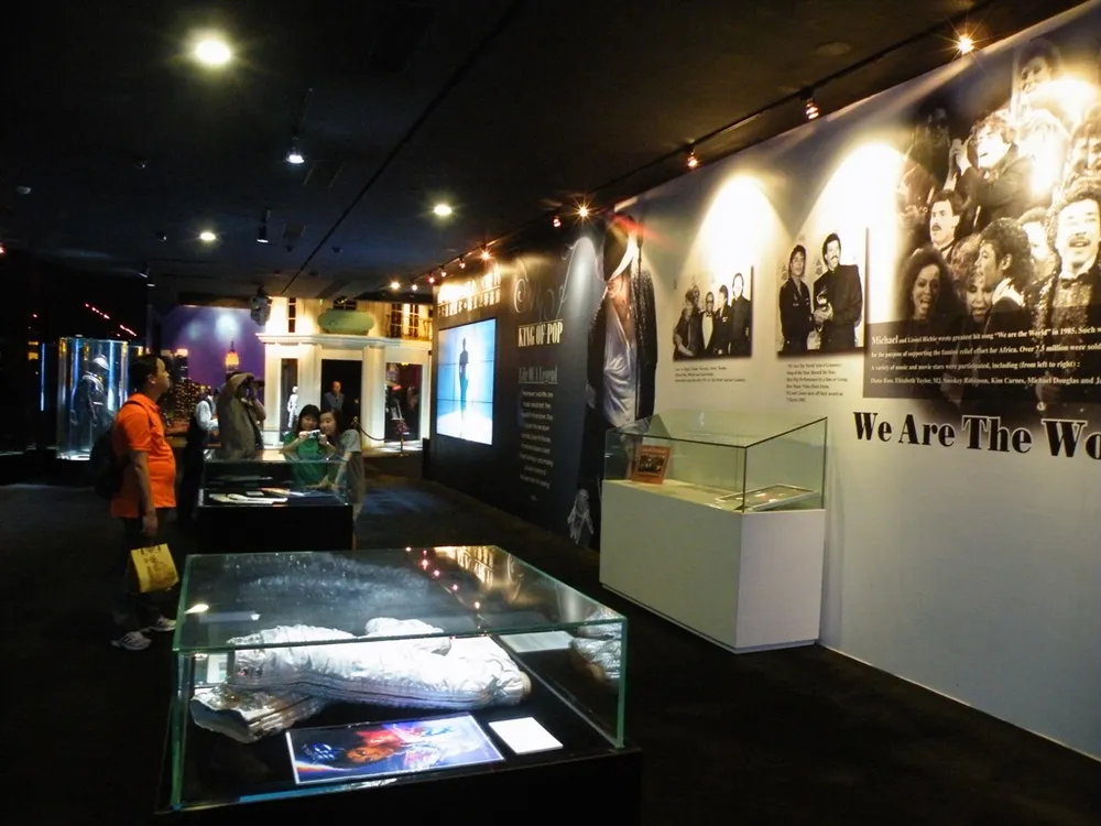 MJ Gallery at Ponte 16