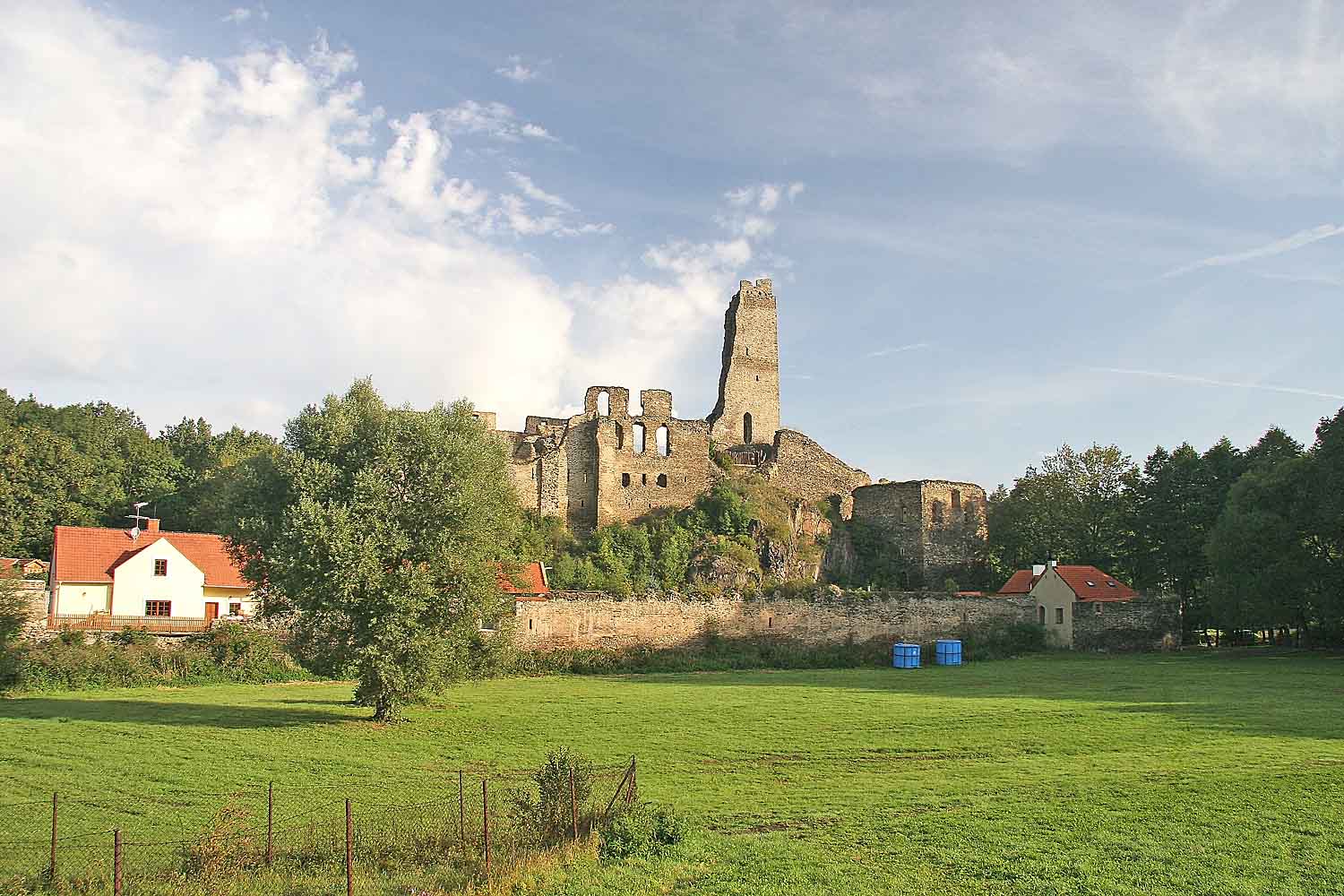 Okoř Castle
