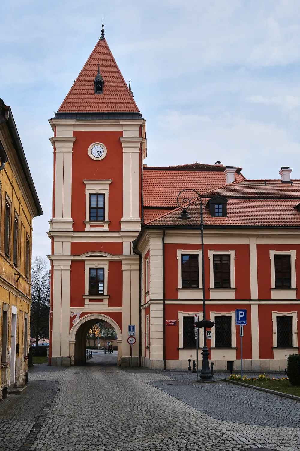 Ostrov Castle