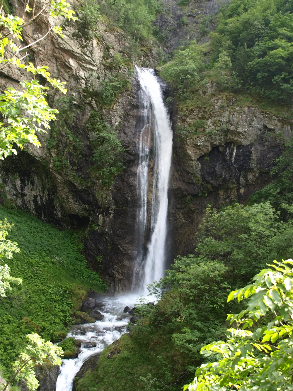 Ovcharchenski Waterfall