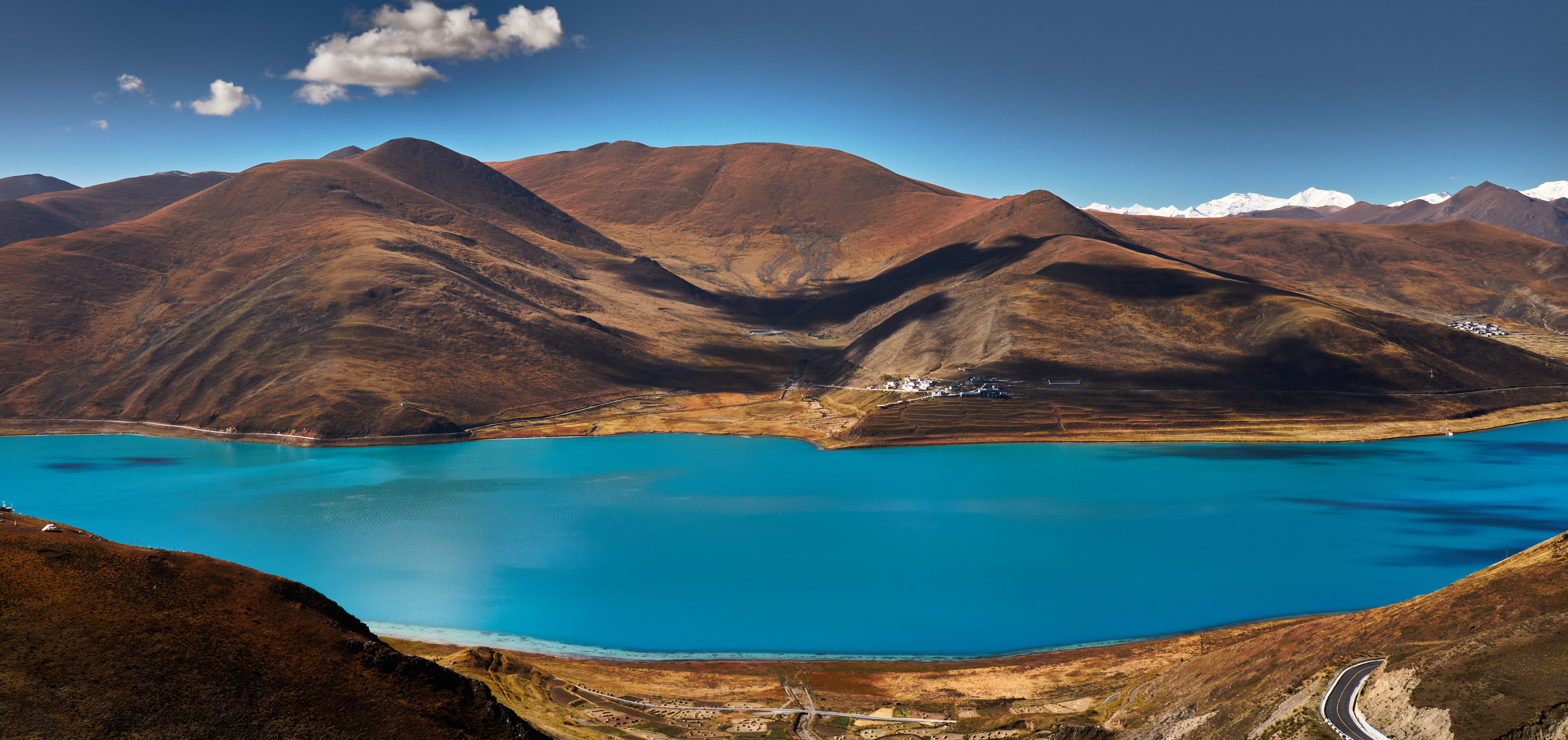 Yamdrok Lake