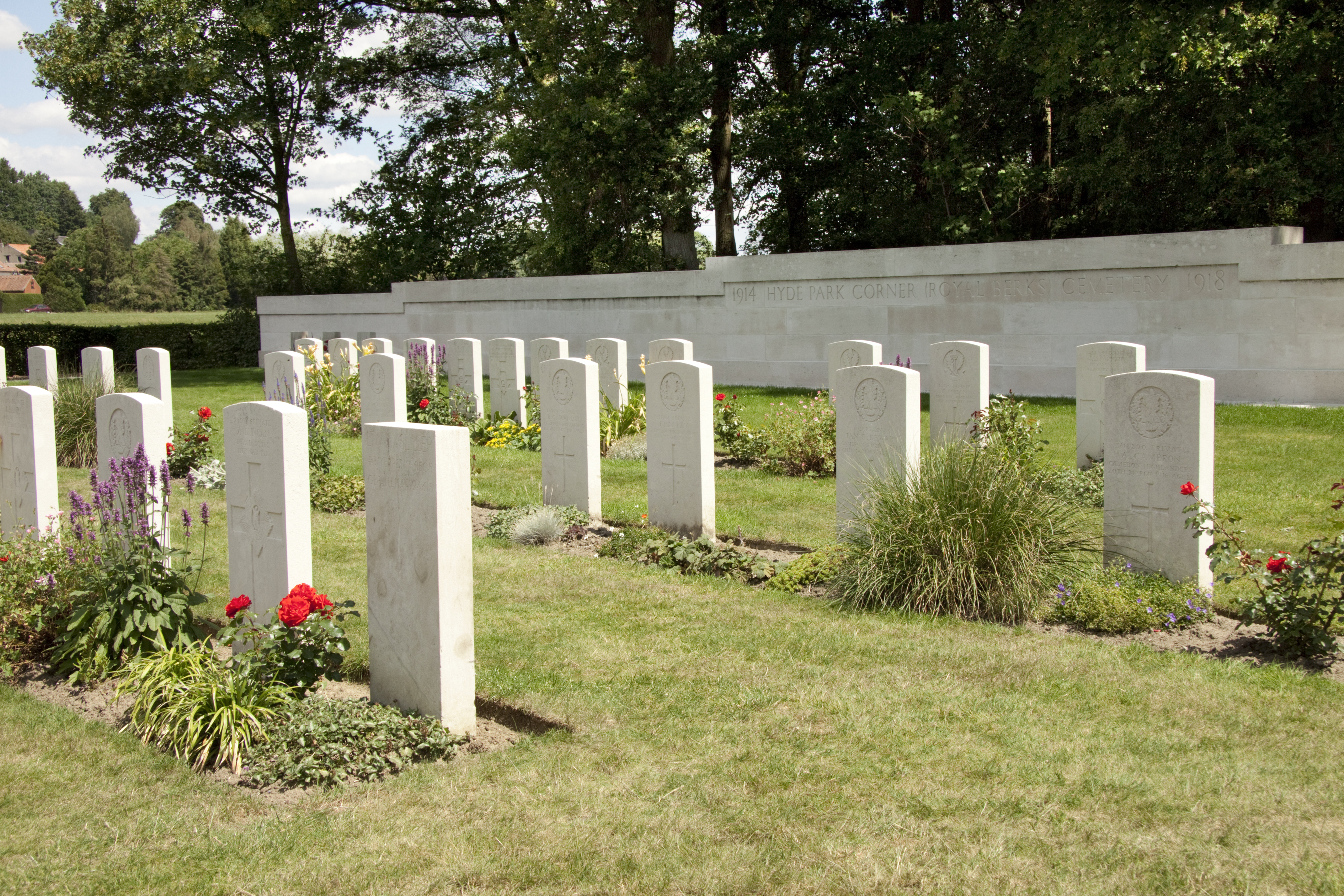 Hyde Park Corner (Royal Berks) Cemetery
