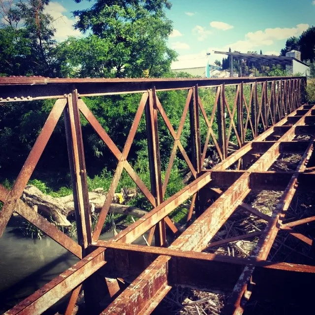 Eiffel Bridge, Láchar