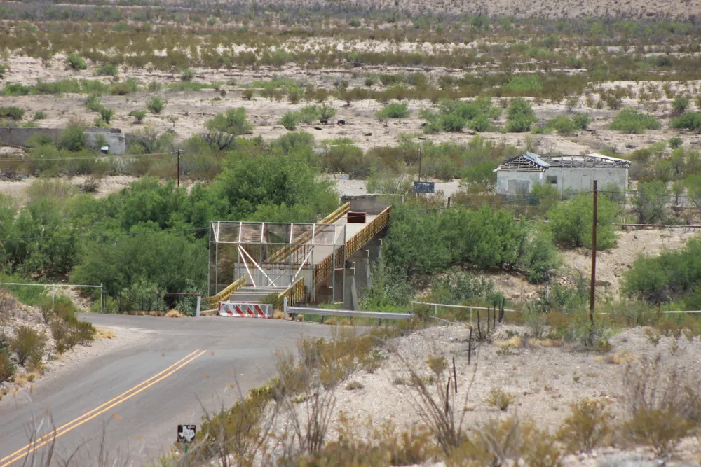 La Linda International Bridge