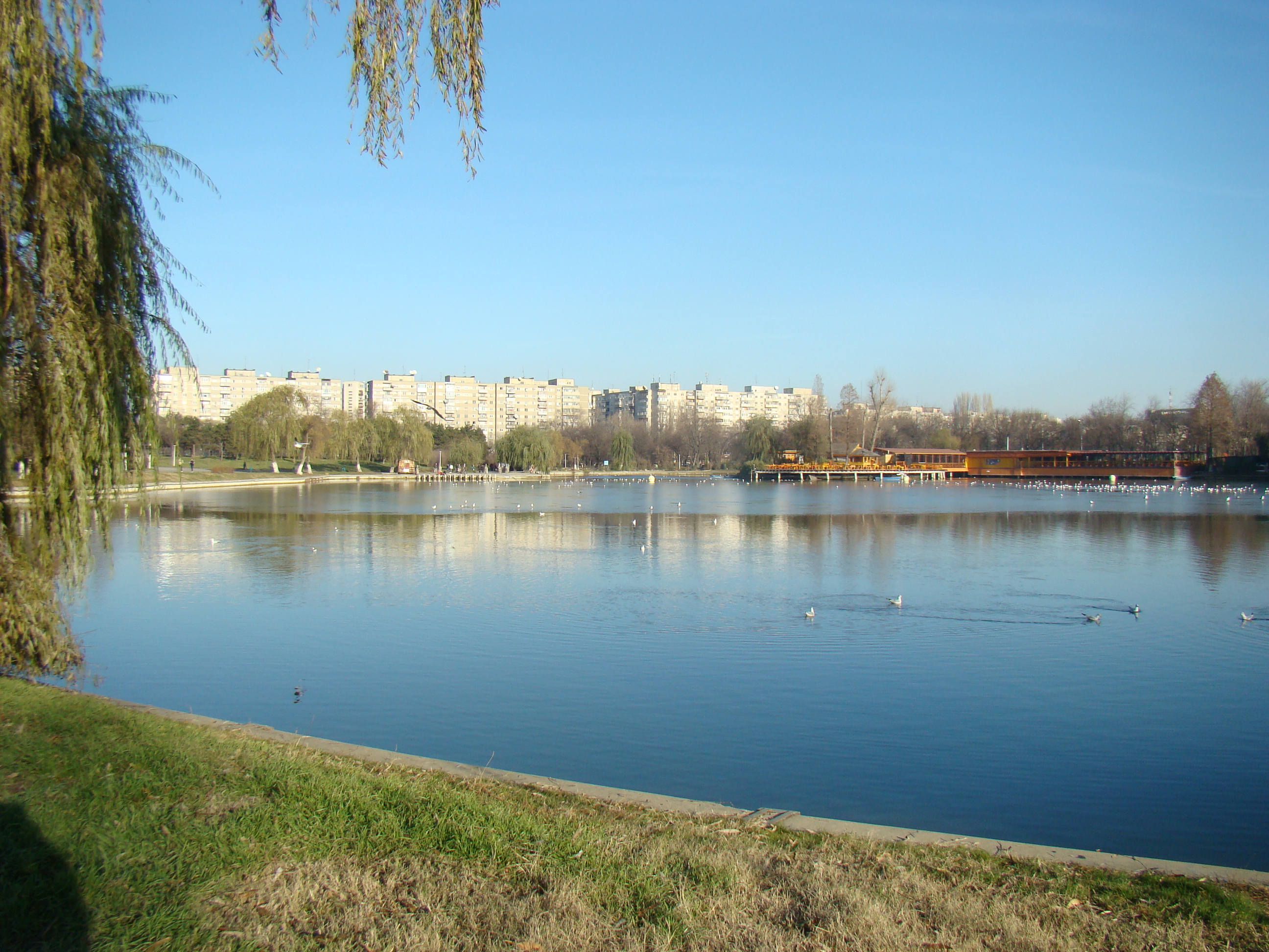 Tineretului lake