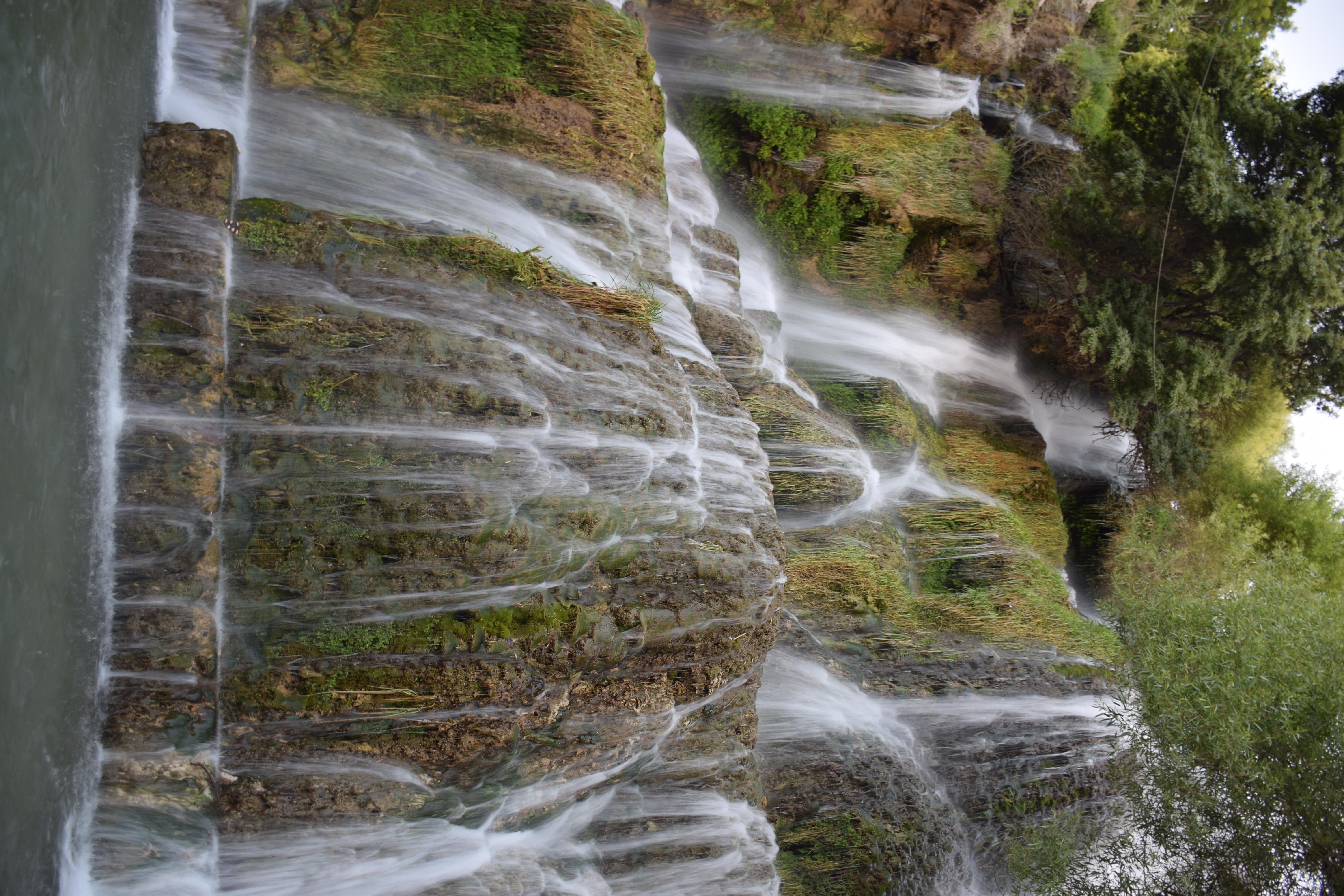 Niasar Waterfall