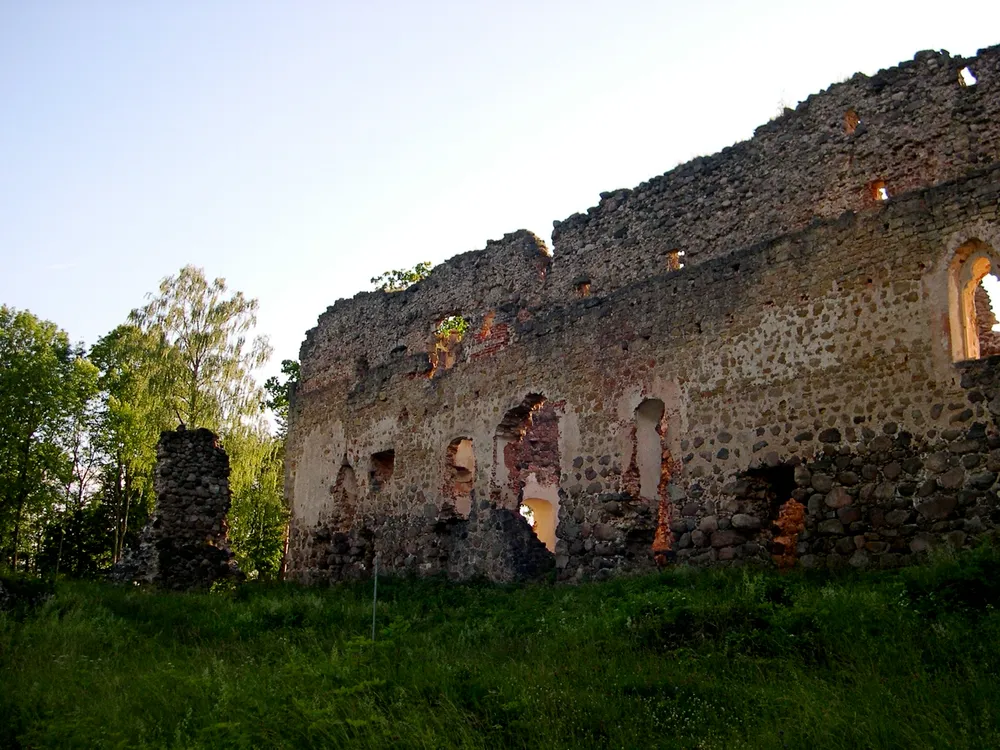 Rauna Castle