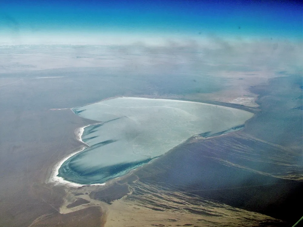 Böön Tsagaan Lake