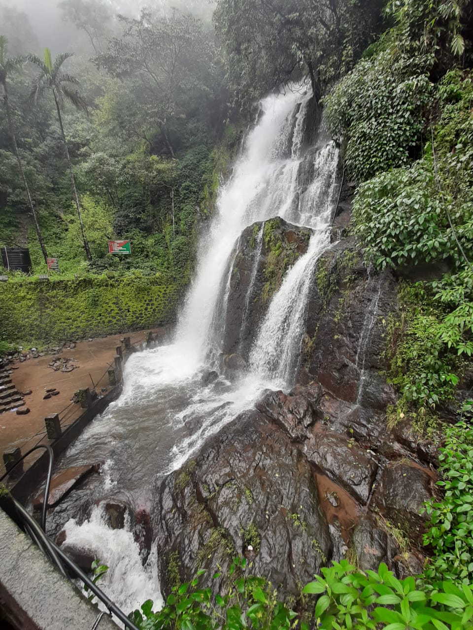 Valanjanganam Falls