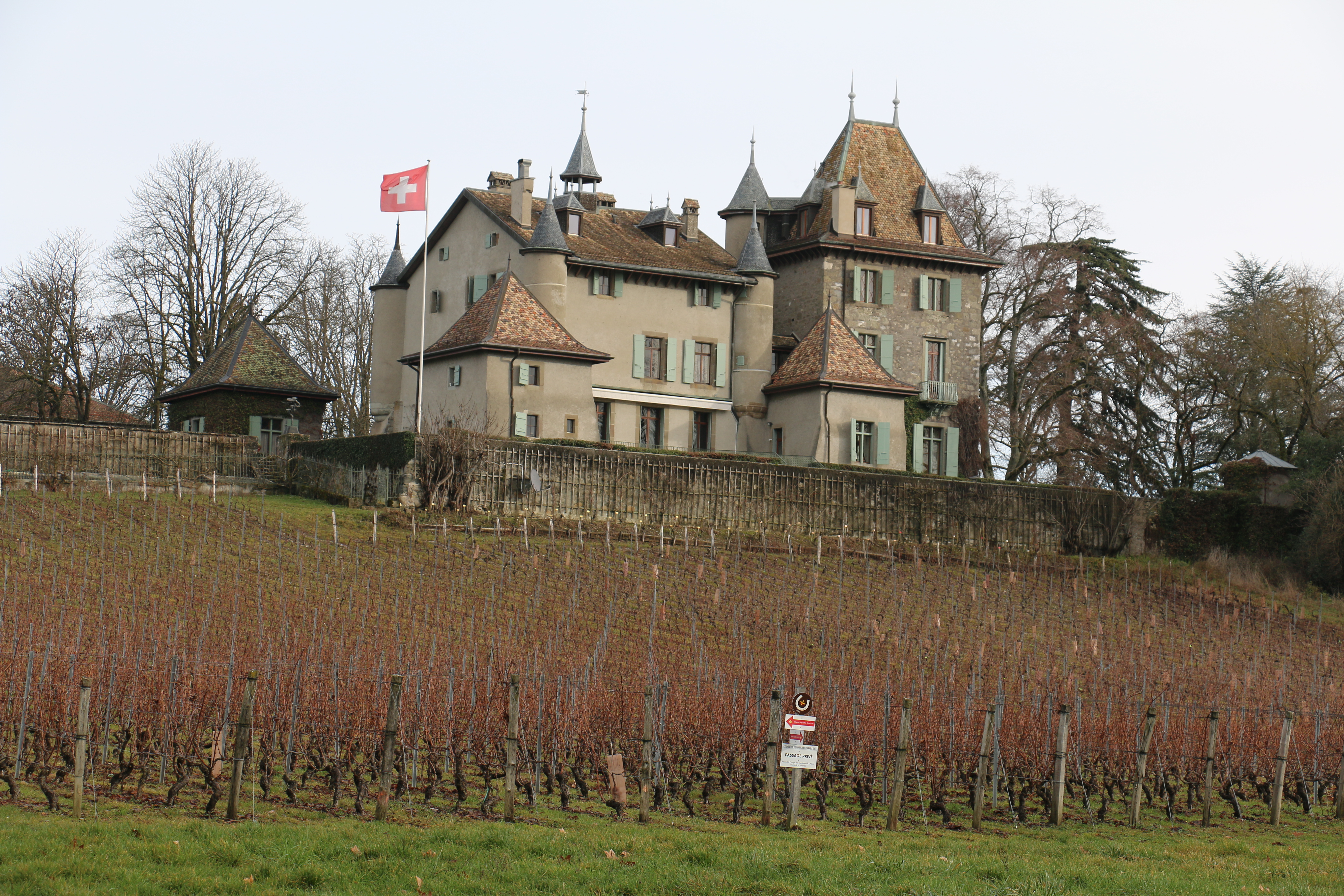 Le Crest Castle and outbuildings
