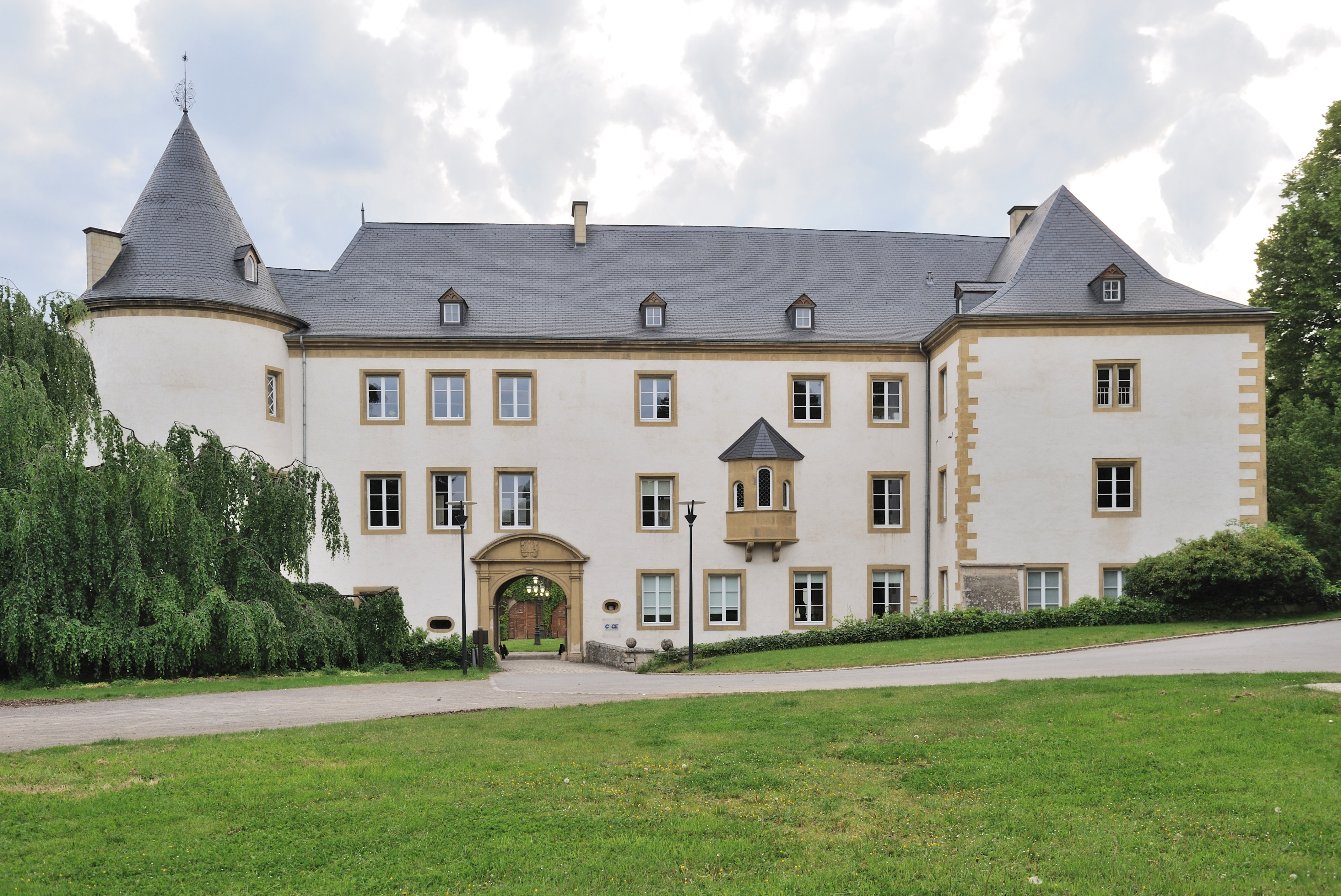 Sanem Castle