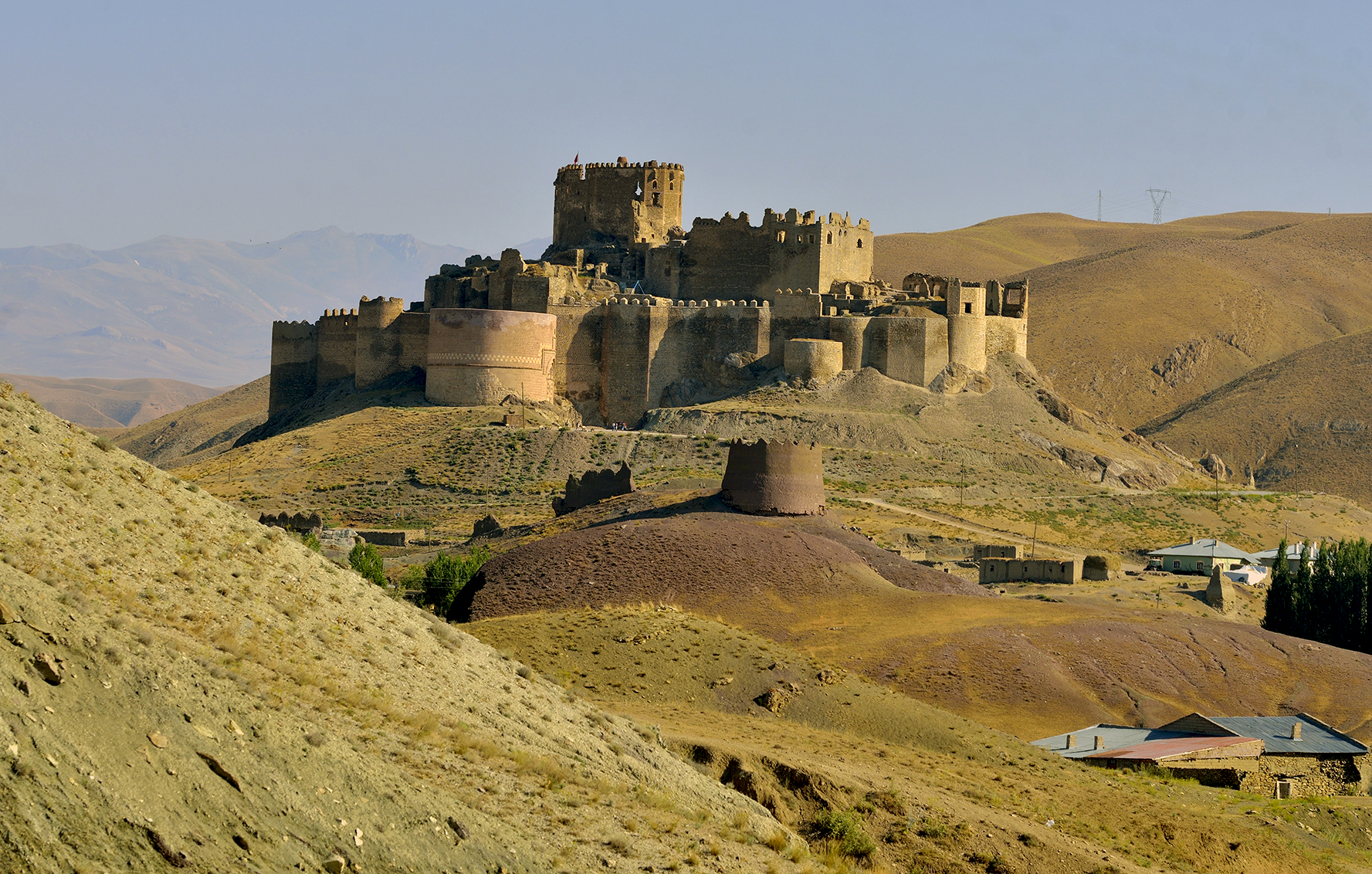 Hoşap Castle