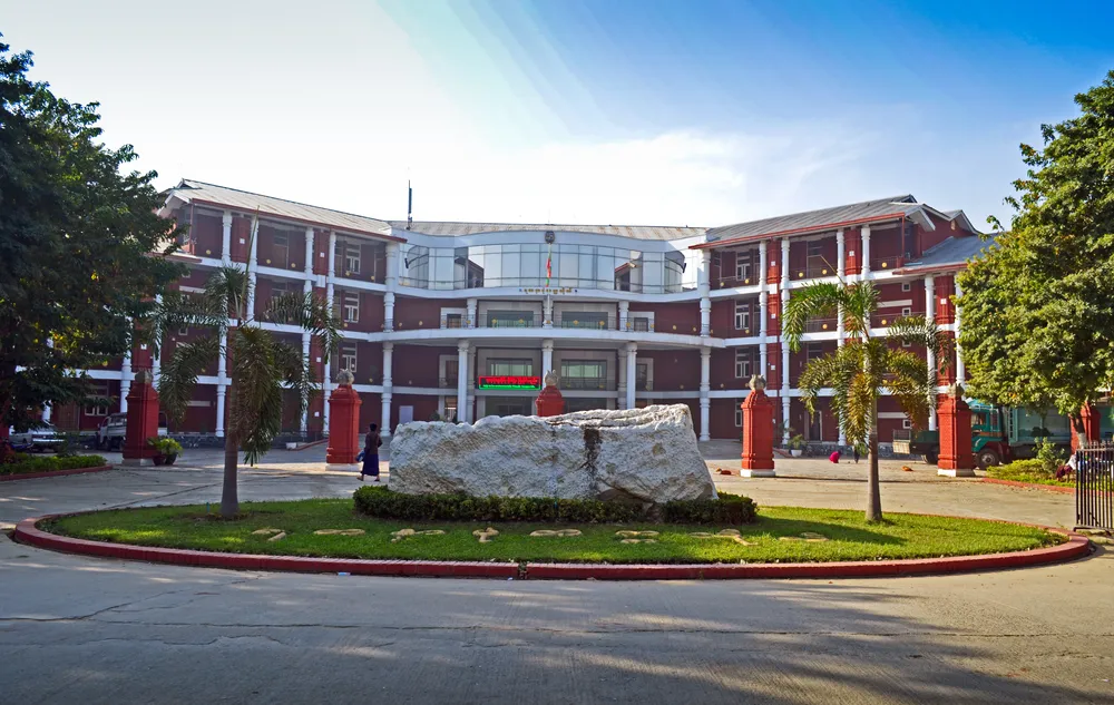 Yadanabon University