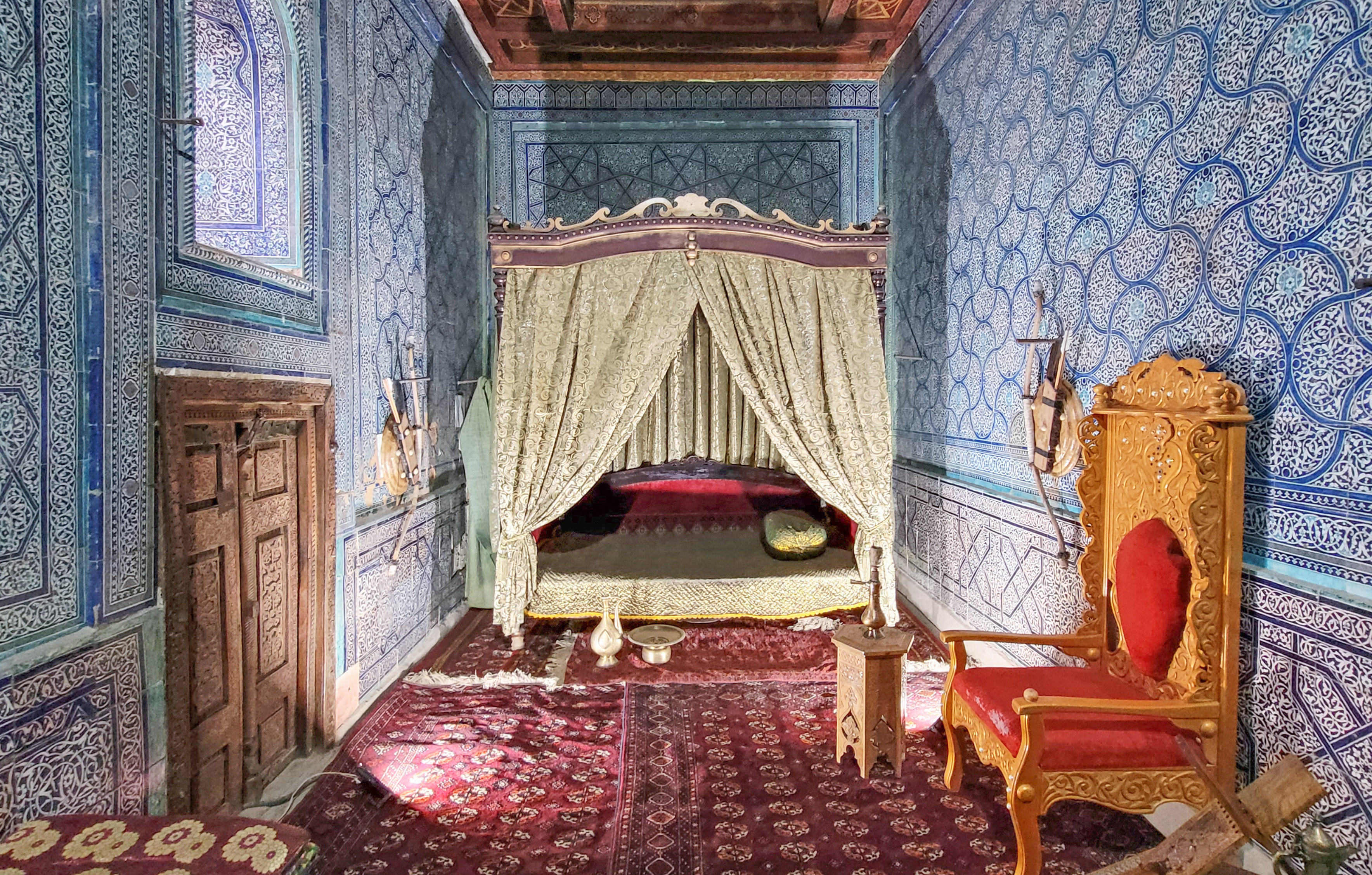 Toshhovli Palace