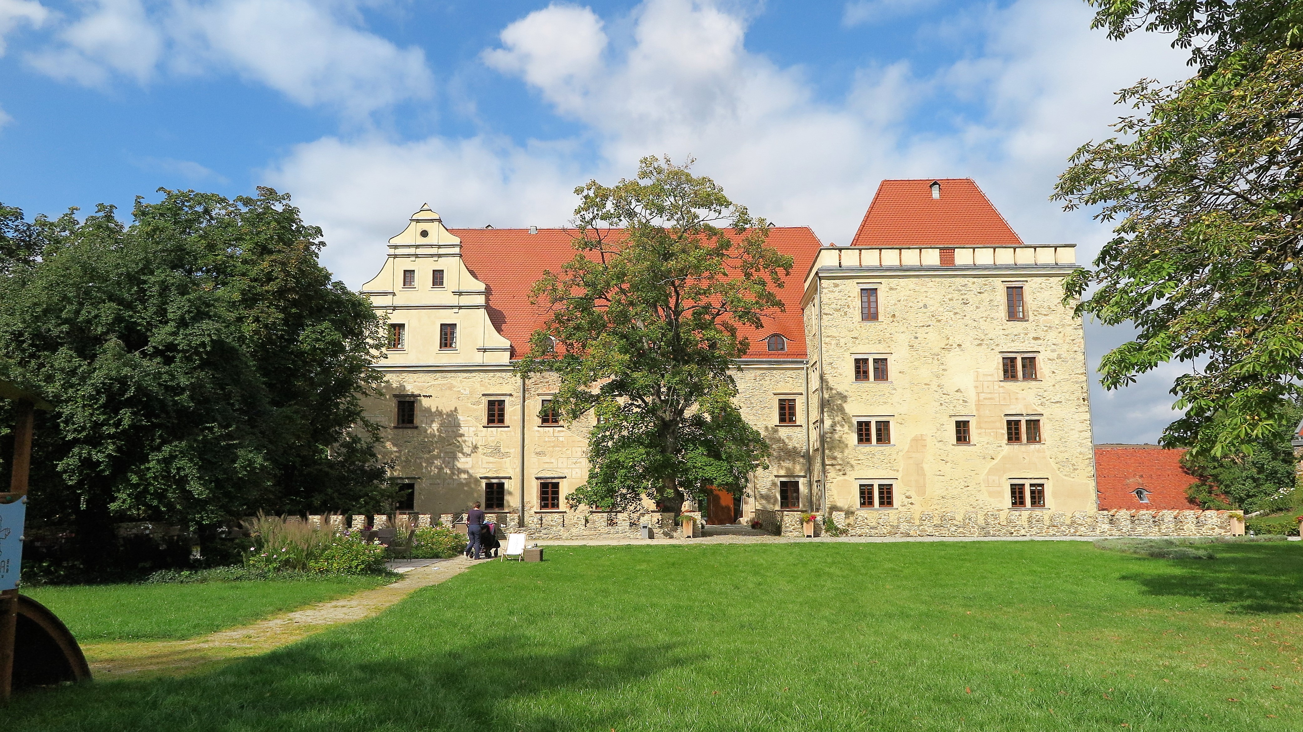 Gola Dzierżoniowska Castle