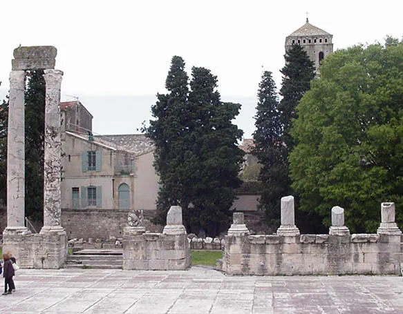 Arles, Roman and Romanesque Monuments