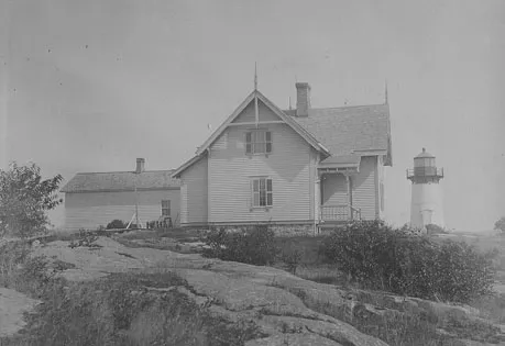 Crossover Island Light