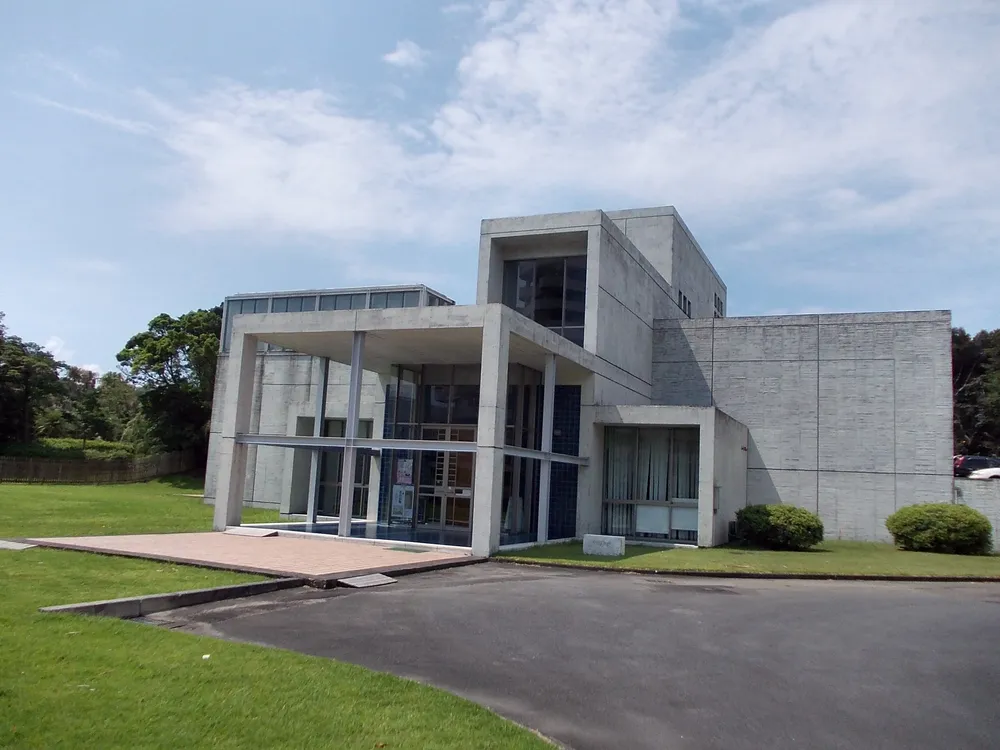 Iwasaki Art Museum