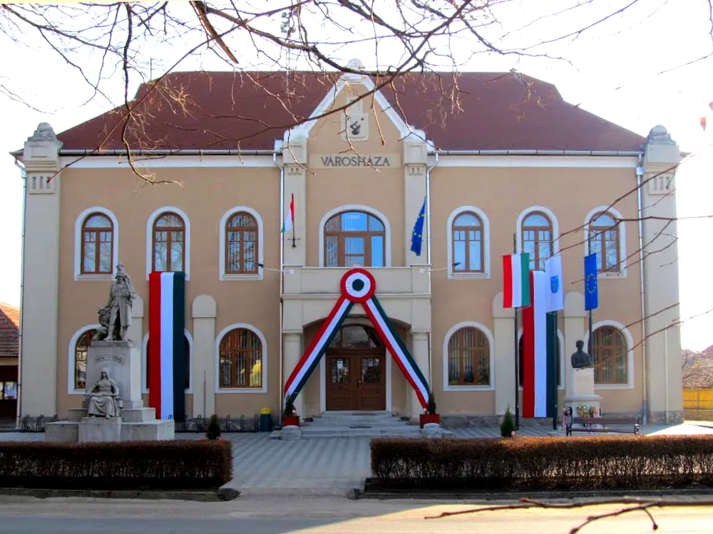 Bus Crash in Hungary Kills 12, Injures 10, Mostly Polish Tourists