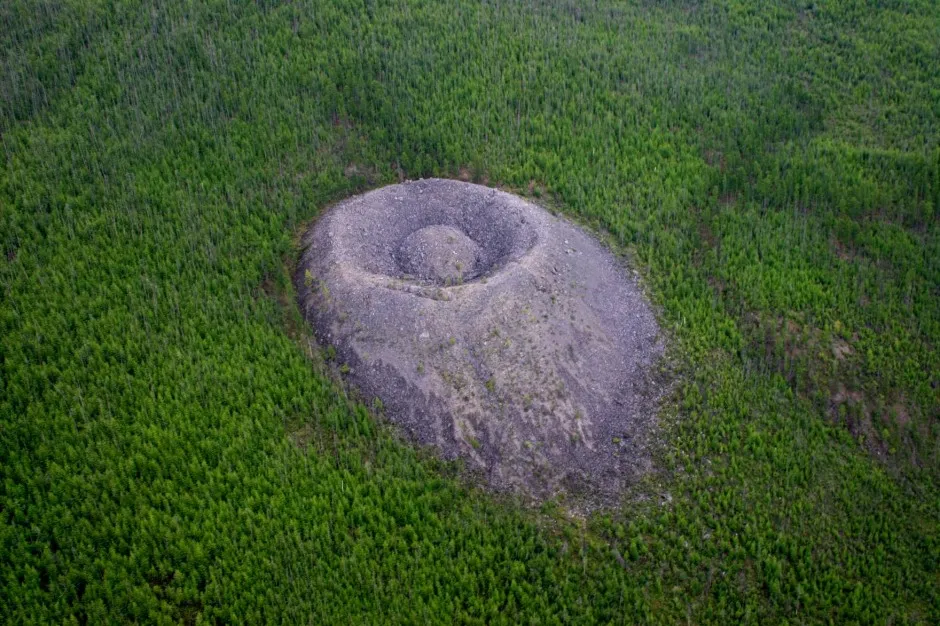 Patomskiy crater