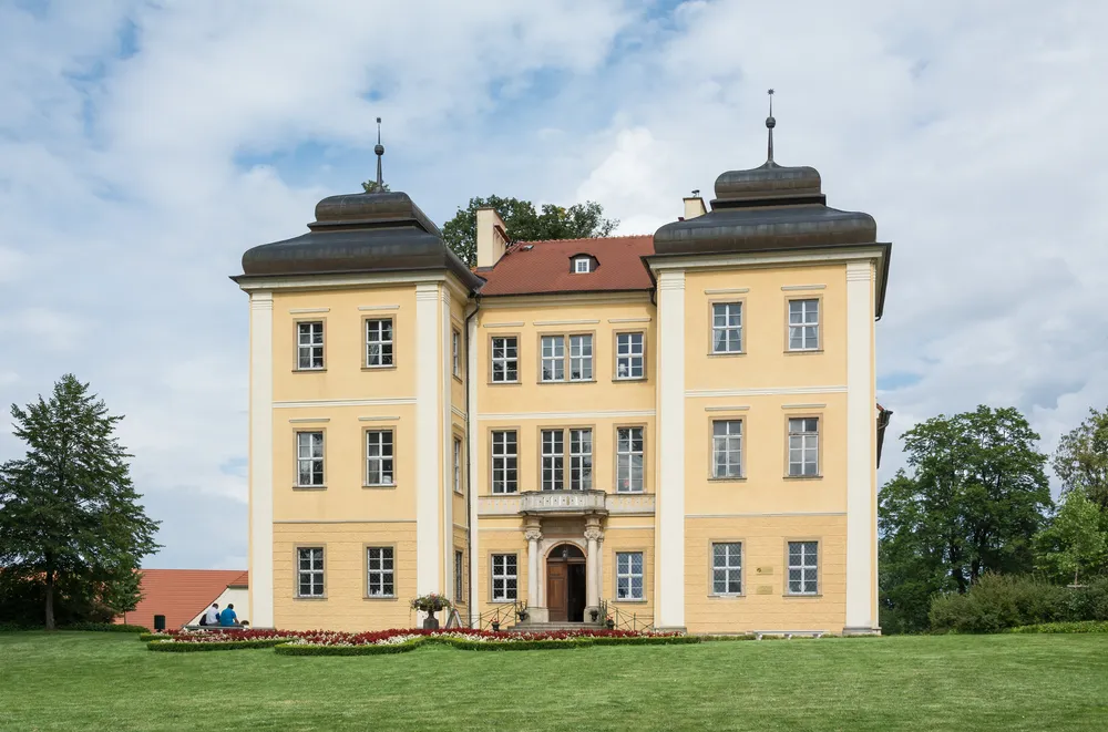 Łomnica Palace