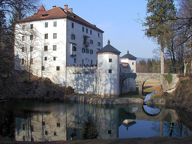 Snežnik Castle