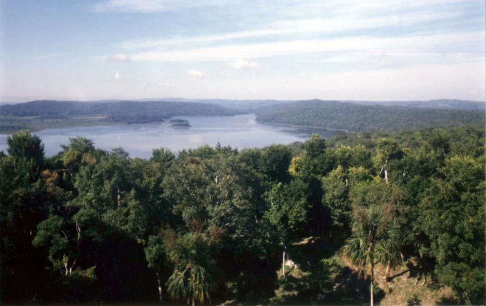 Laguna Yaxhá