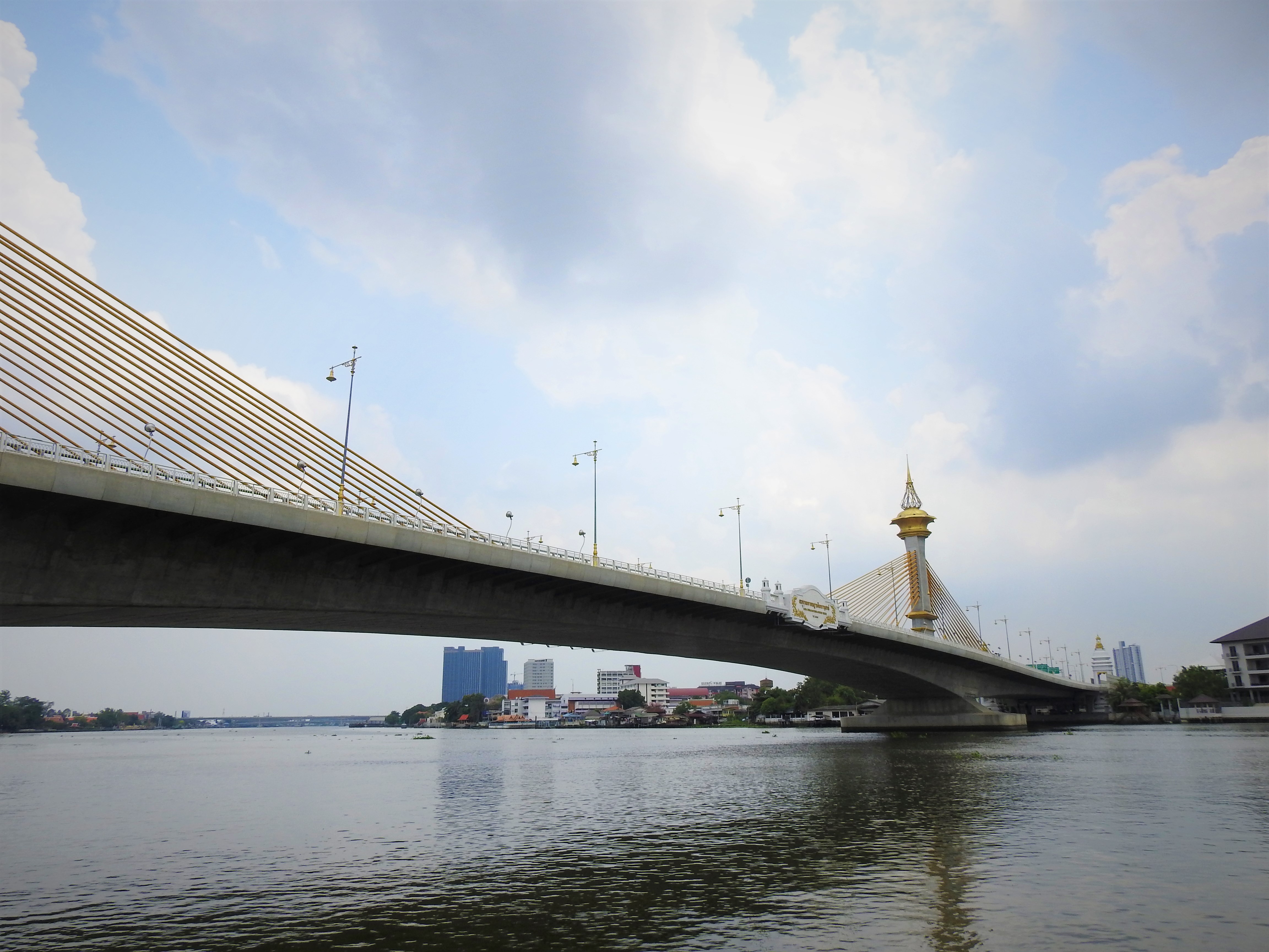 Maha Chesadabodindranusorn Bridge