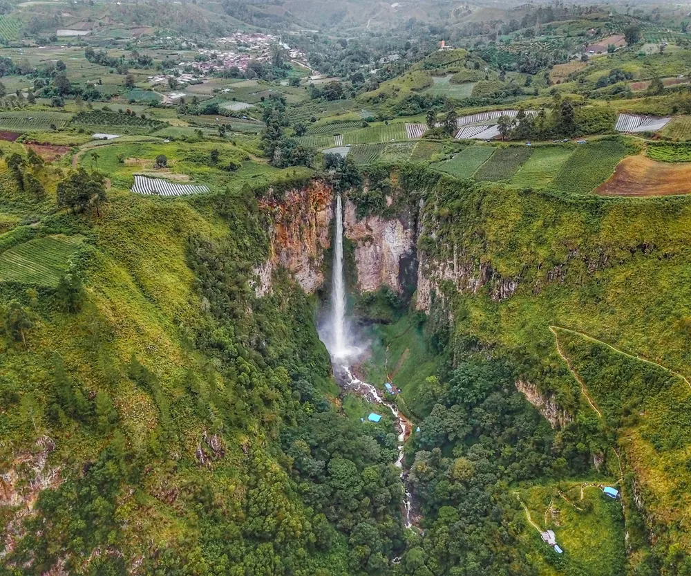 Sipisopiso Waterfall