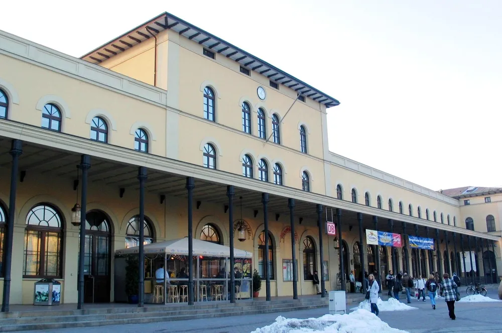 Explosion at Augsburg Hauptbahnhof injures two, cause under investigation
