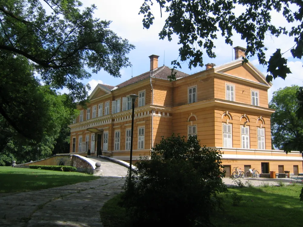 Săvârșin Castle