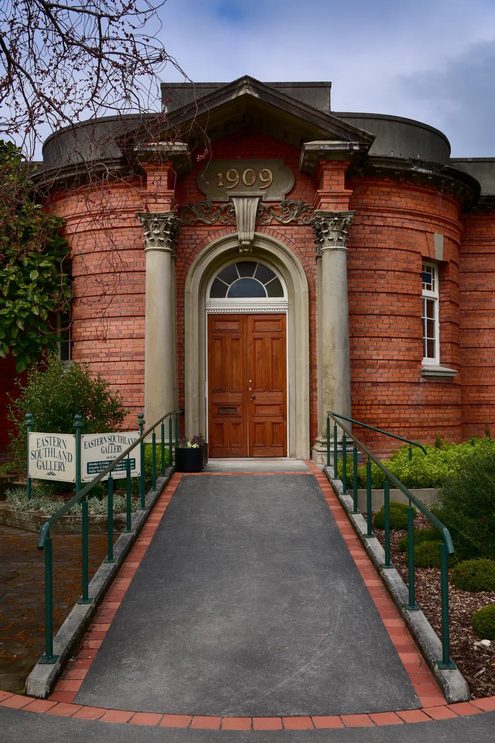 Eastern Southland Gallery