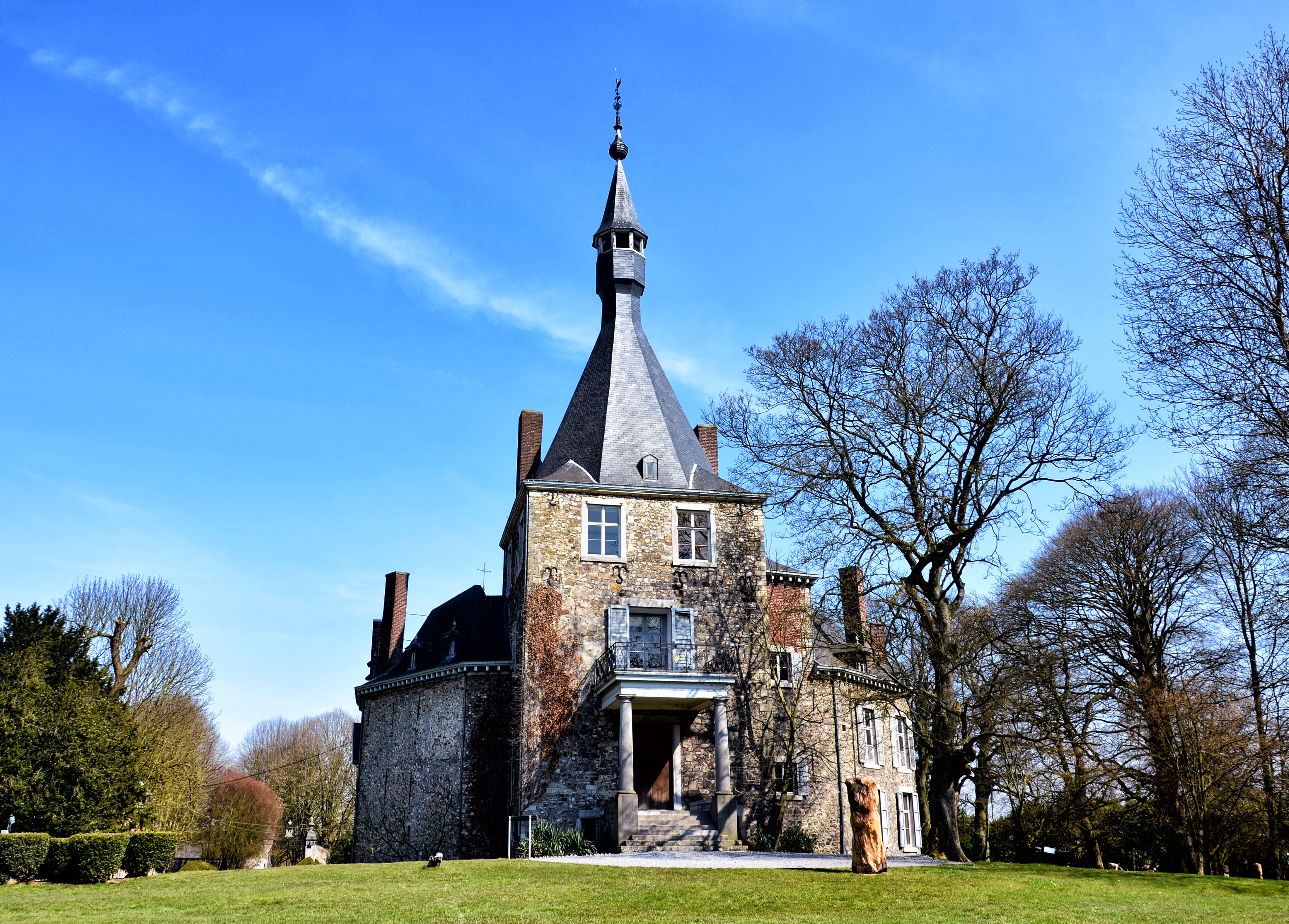 Waroux Castle