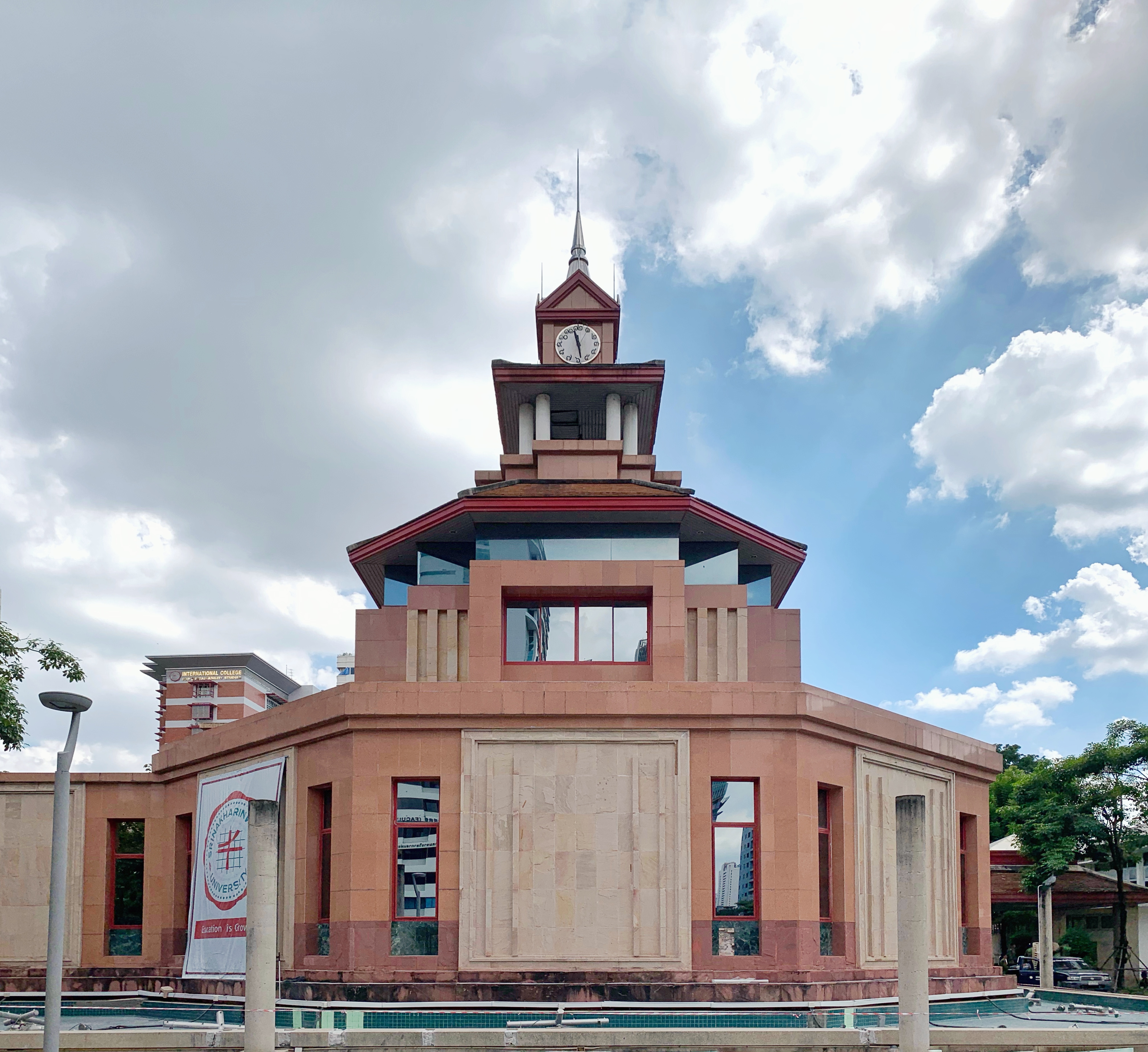 Srinakharinwirot University