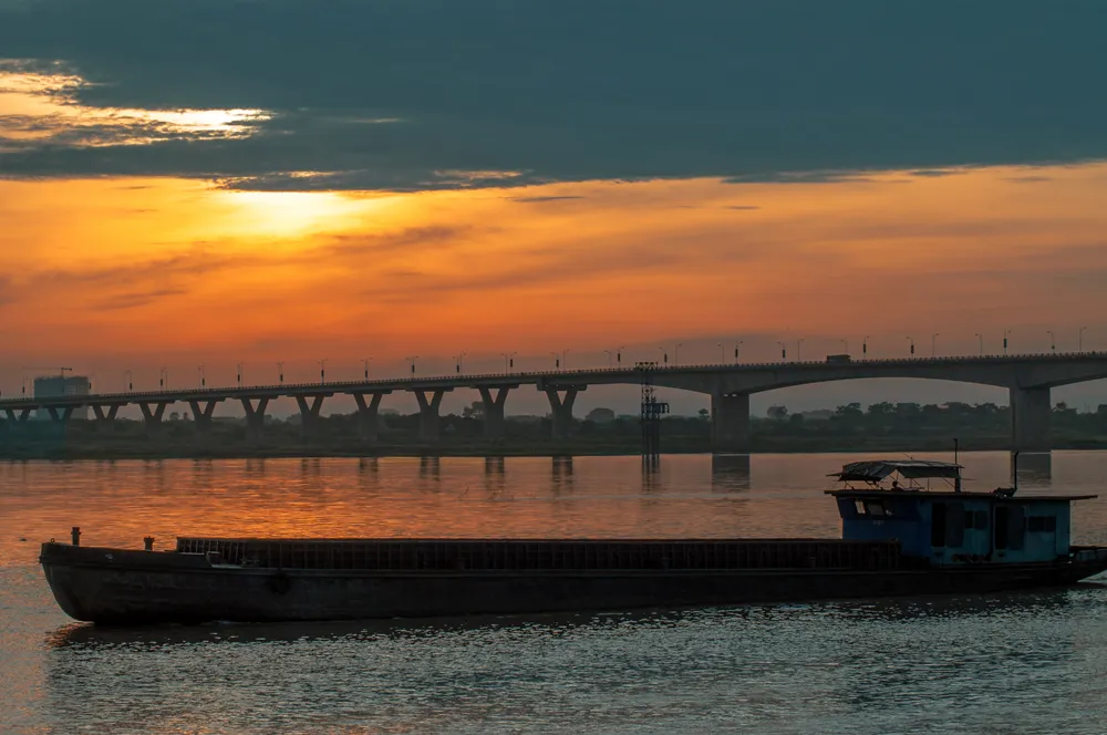 Vĩnh Tuy Bridge
