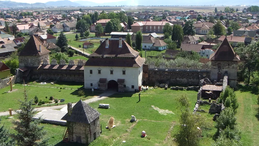 Lázár Castle